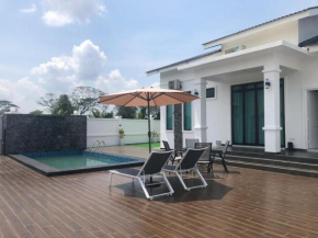 Calma Villa Hutan Kampung